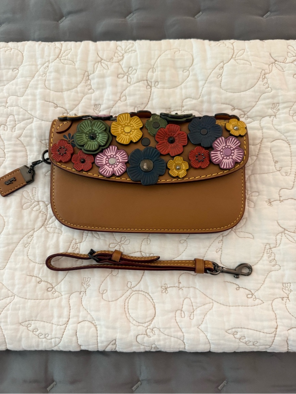 EUC Coach 1941 Wristlet Tea Rose Saddle - Picture 8 of 8